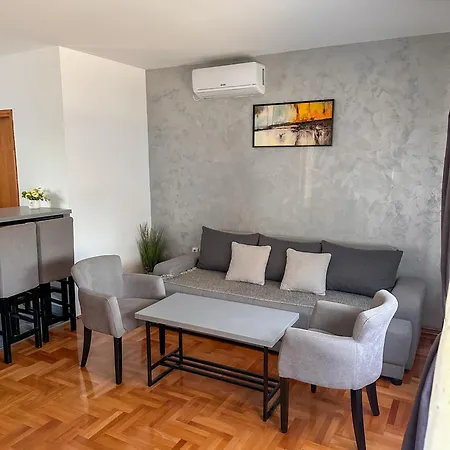 Garden Daire Surčin